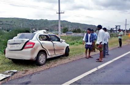 Tragic Accident: Car Collides with Truck in Andhra Pradesh, Resulting in 5 Fatalities.